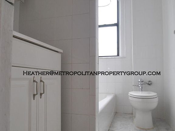 5th image of 235 W 76th St APT 11A