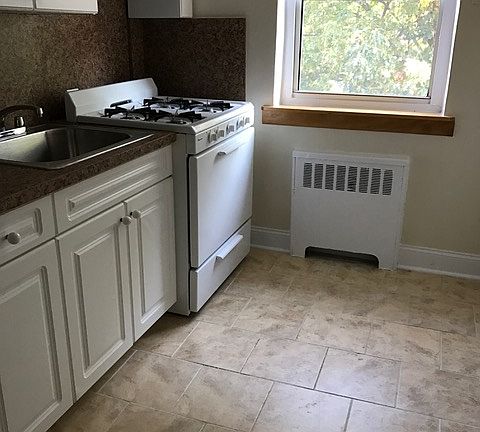 3rd image of 434 Howard Ave APT 1B