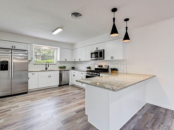 5th image of 1703 N Roberson St