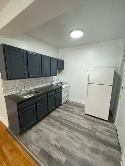 1st image of 639 W Roscoe St #12