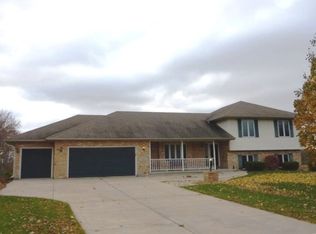 62 Heather Dr, Cottage Grove, WI 53527