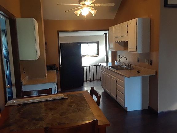 5th image of 3829 Oakleigh St