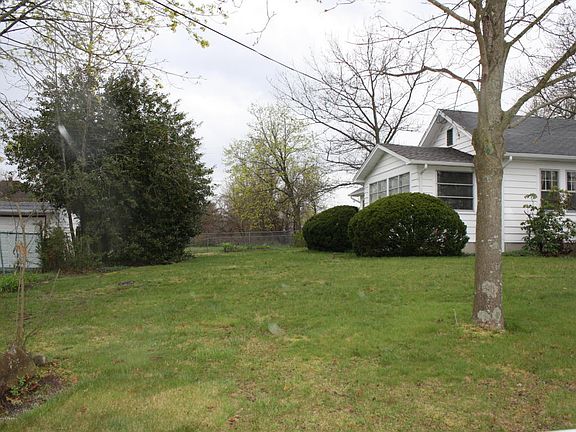 4th image of 210 Magnolia Ave