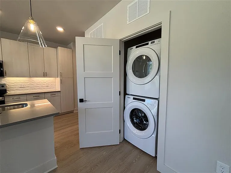 District on the Etowah Apartments — Photo 963