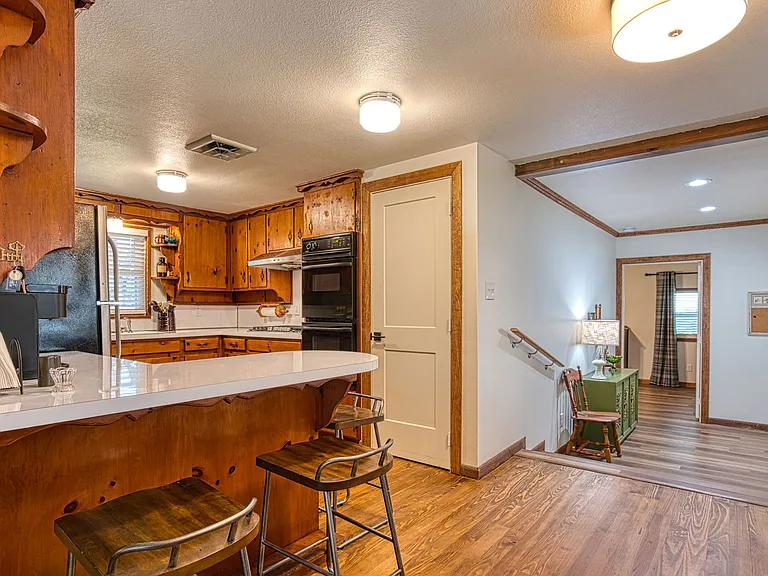 201 White Dr — Photo 11