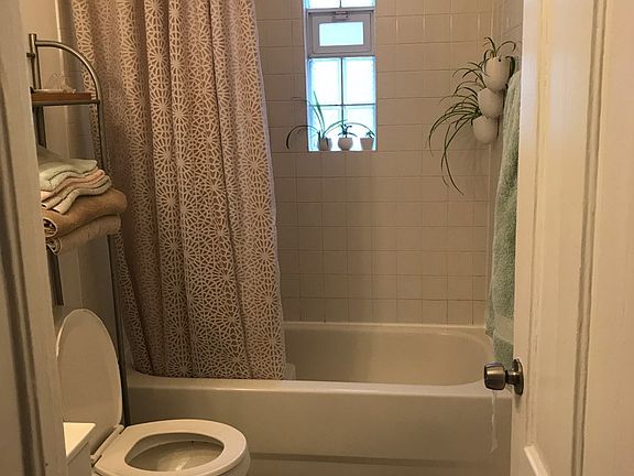 4th image of 2423 N Fairfield Ave APT 2F