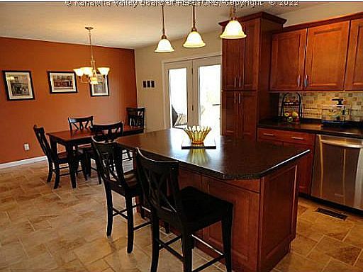 5th image of 2640 Raceview Dr