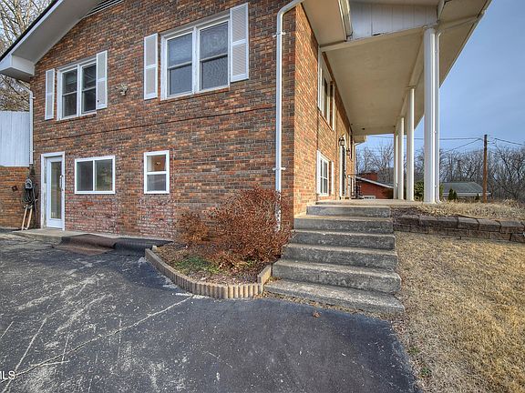 4th image of 1001 Ridgefield Cir