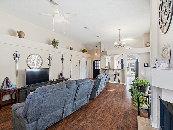 3rd image of 1106 Cain Ct