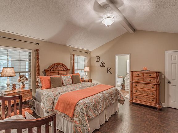 4th image of 10933 Berkshire Ln