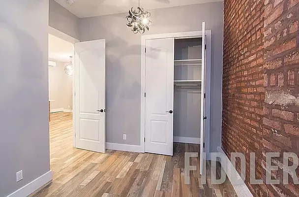 Rented by EXR | media 9