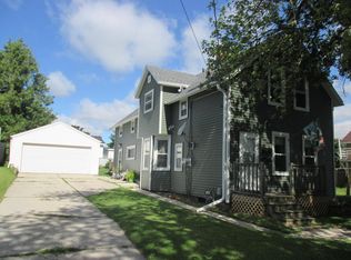 1210 S 18th St, Manitowoc, WI 54220