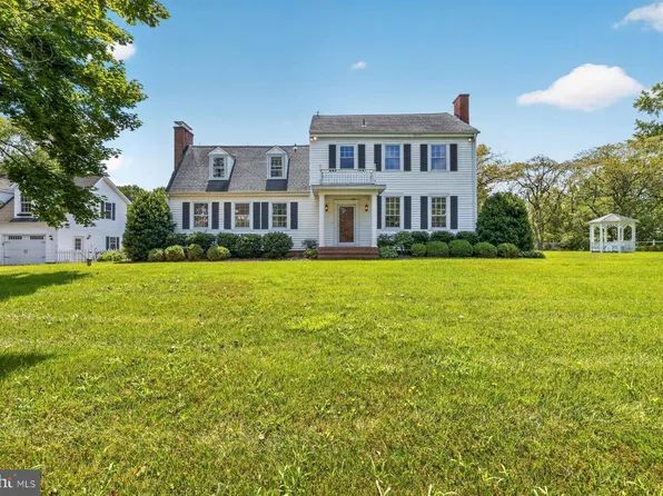 525 Small Reward Rd, Huntingtown, MD 20639
