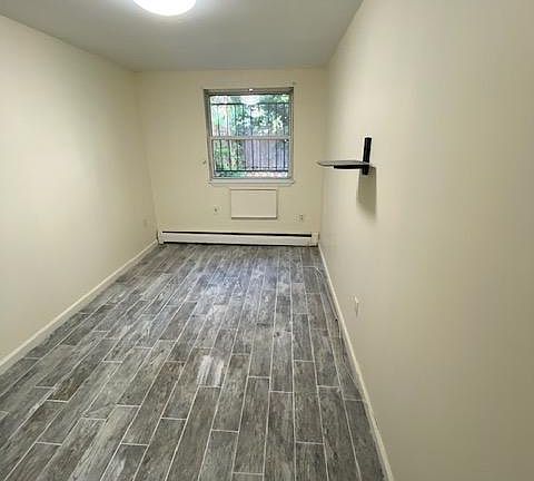 5th image of 689 E 219th St Floor 1