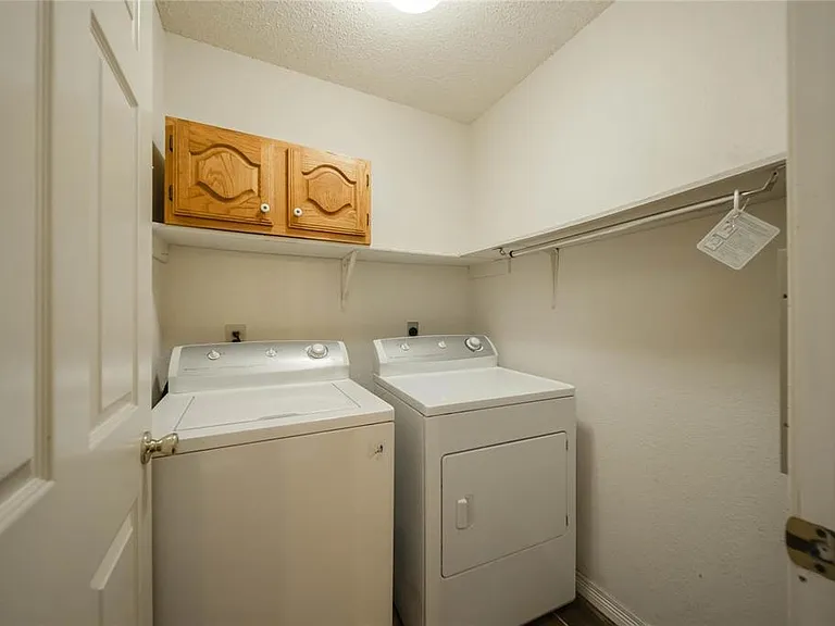 1804 Chattham Ct — Photo 32