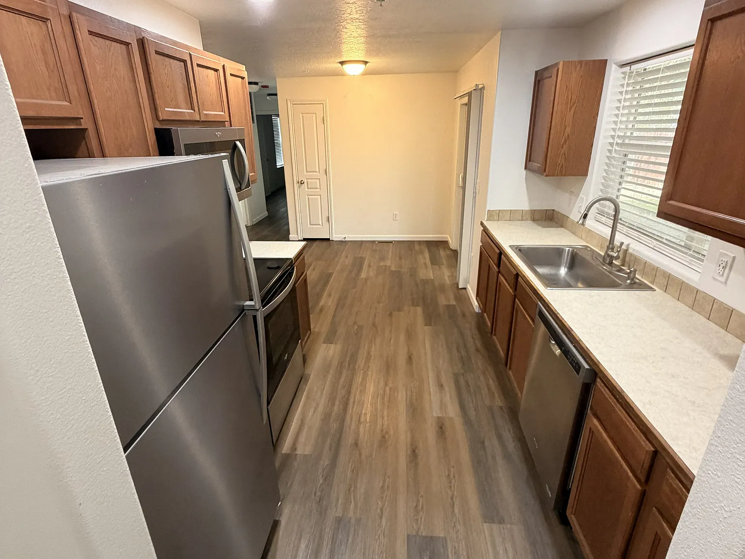 3 bed, 2.0 bath, 1200 sqft, $1,500 — Photo 3