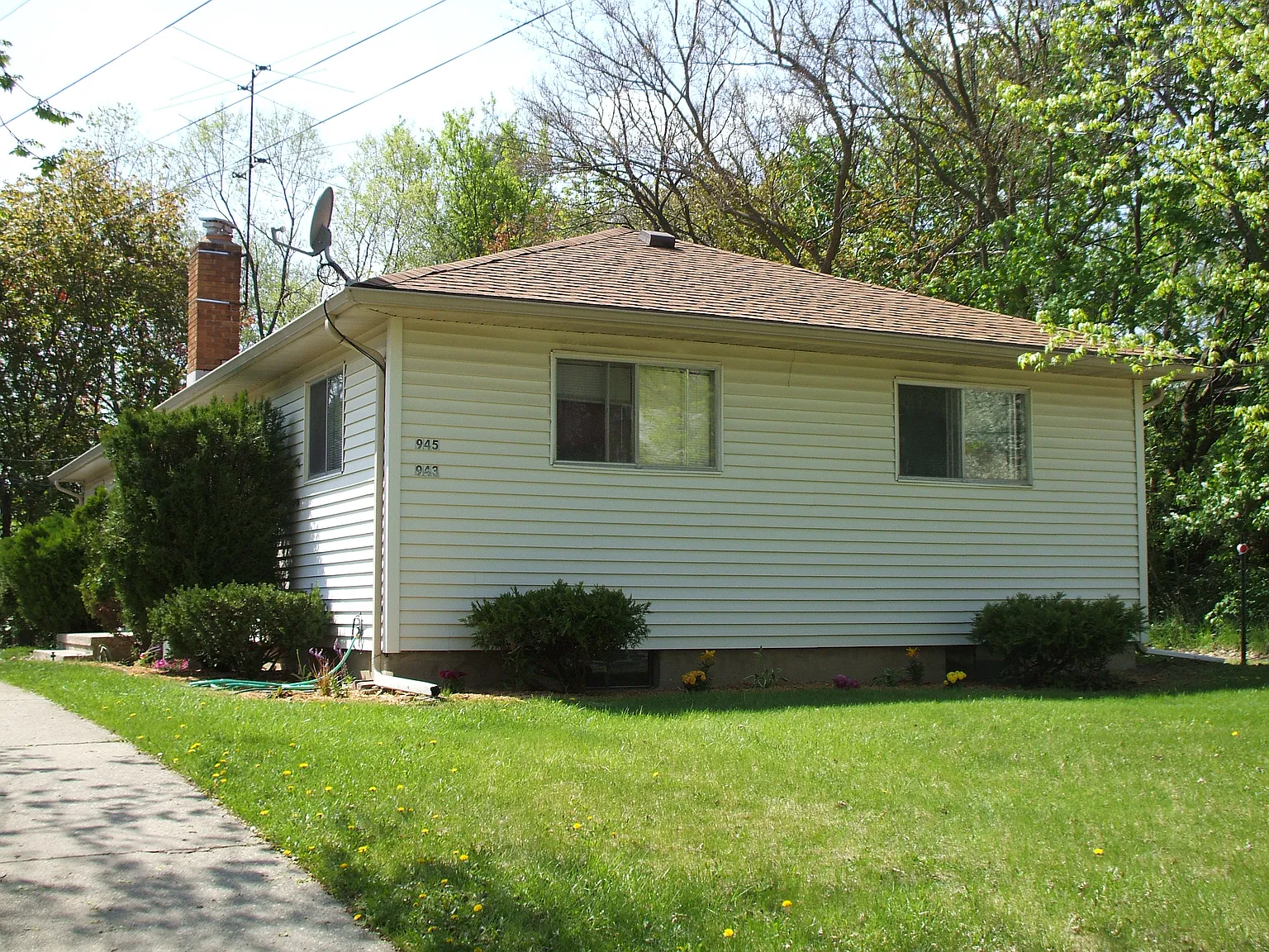 943 Spring St photo 1