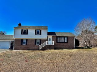 7953 Meadow Dr, Mechanicsville, VA 23111