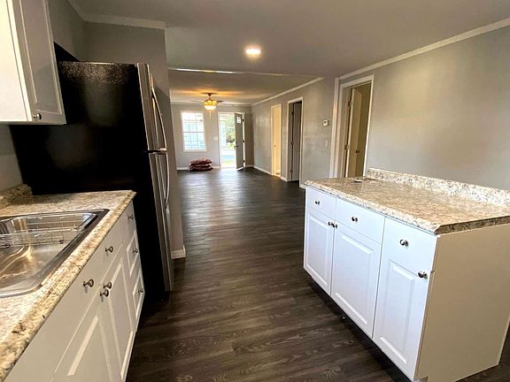 5th image of 1051 NE Lake Dr