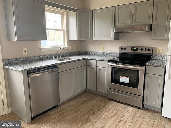 5th image of 306 Kennedy Dr