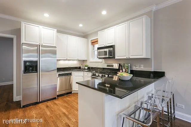 1016 W George St #1 photo 1