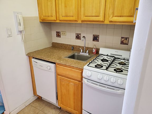 4th image of 76-26 113th St APT 3B