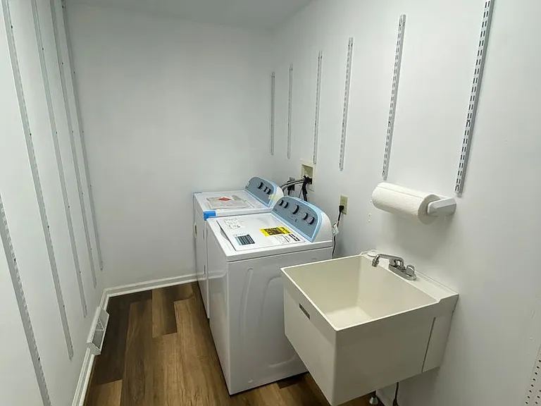 472 Hillside Dr — Photo 33