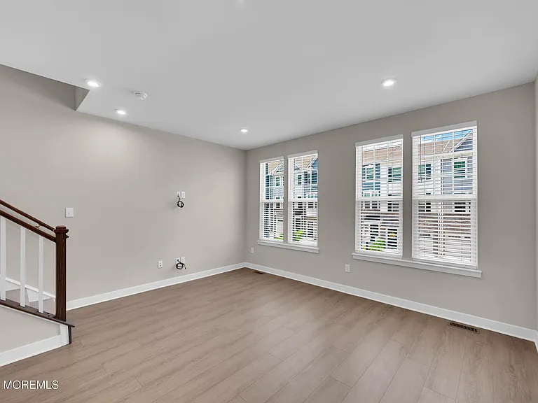 9 Halifax Rd — Photo 2