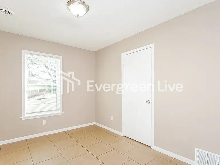 6356 Leamont Dr — Photo 11