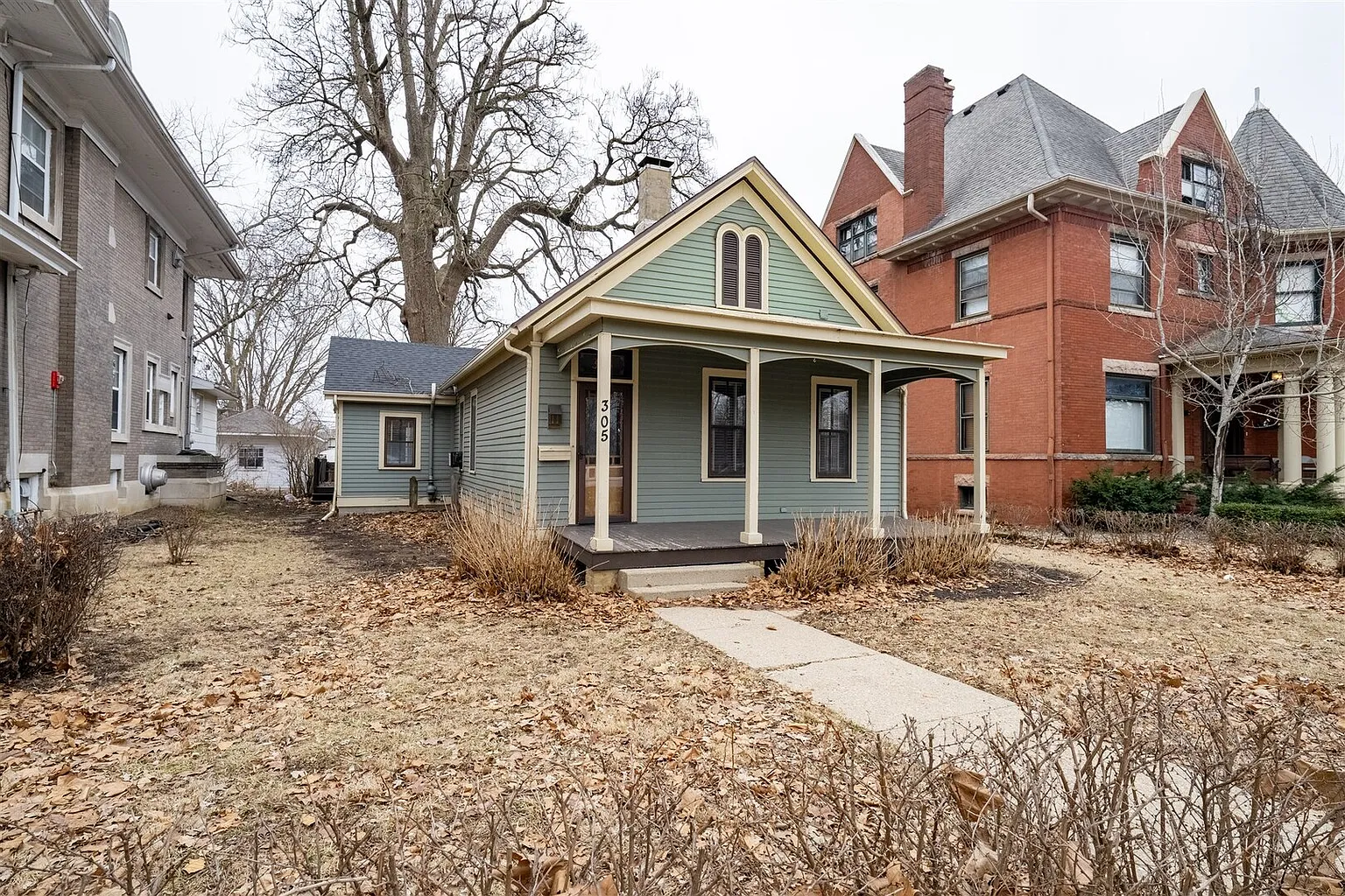305 E Chestnut St photo 1