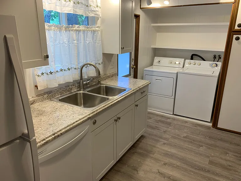 211 N Webster St — Photo 3