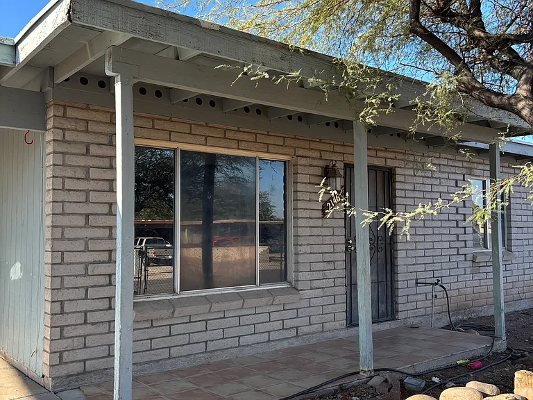 2146 E Holladay St — Photo 1