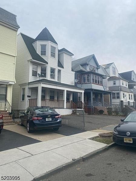 1st image of 46 New St APT 3