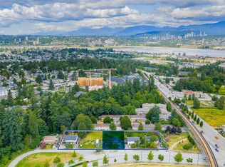 10957 University Dr, Surrey, BC V3T3Z4