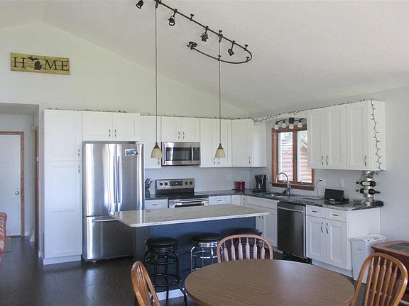 5th image of 399 E Lake Mitchell Dr
