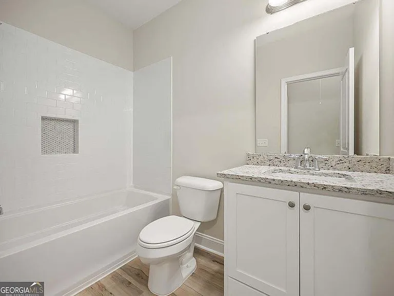 1002 Oglethorpe Ln — Photo 9