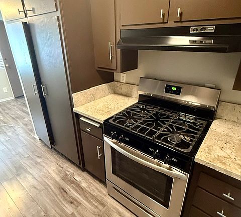 4th image of 501 Magnolia St #104