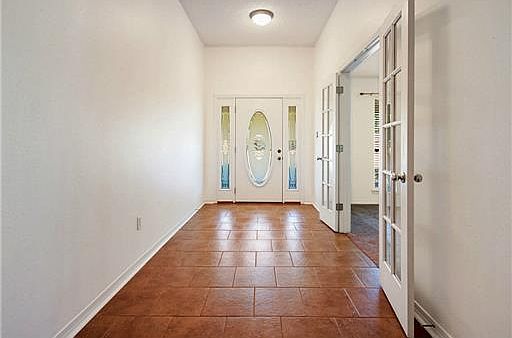 3rd image of 10291 Lake Forest Dr