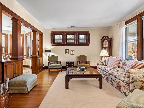 2nd image of 25 Burr St