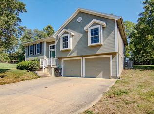 1116 Adams Cir, Pleasant Hill, MO 64080