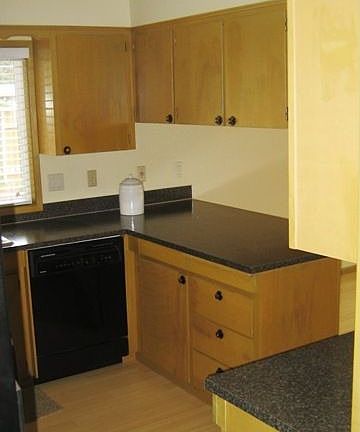 4th image of 1048 Munkers Ct SE