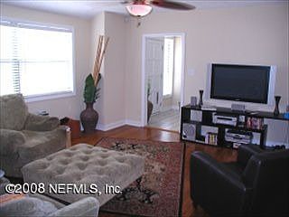 4th image of 631 Sherry Dr