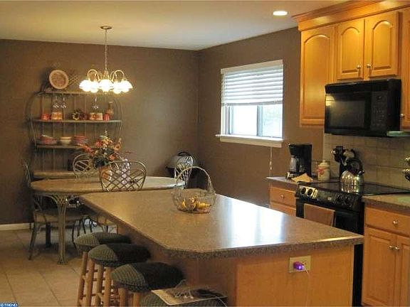 5th image of 198 Westbury Dr