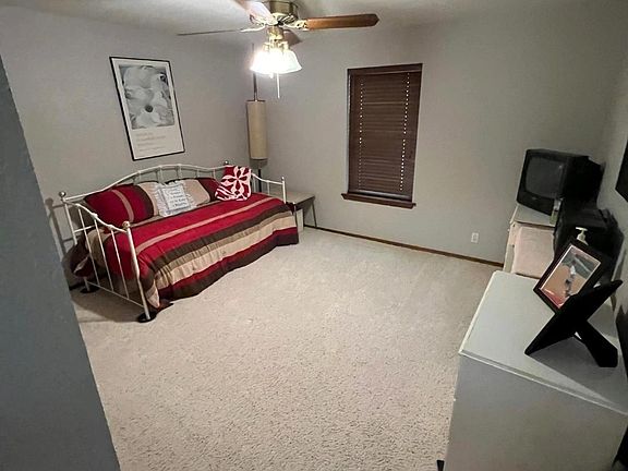 3rd image of 11 Walking Cane Ln