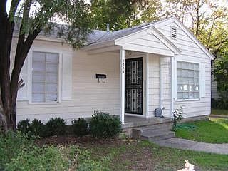 1st image of 1216 Maple Dr