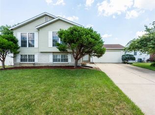 1607 Enwood Dr, Saint Peters, MO 63376