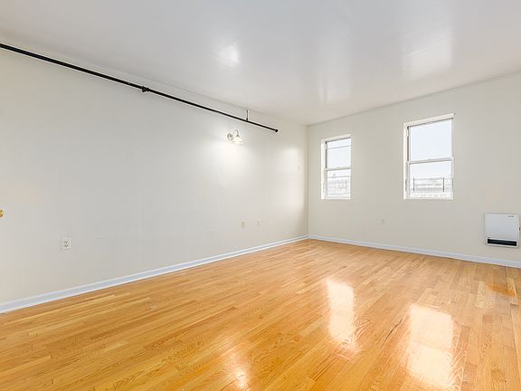 3rd image of 791 Sterling Pl APT 3F