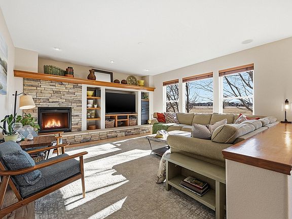 4th image of 930 Weston Cir
