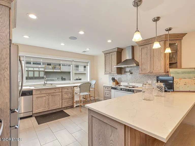 31 Village Rd — Photo 9