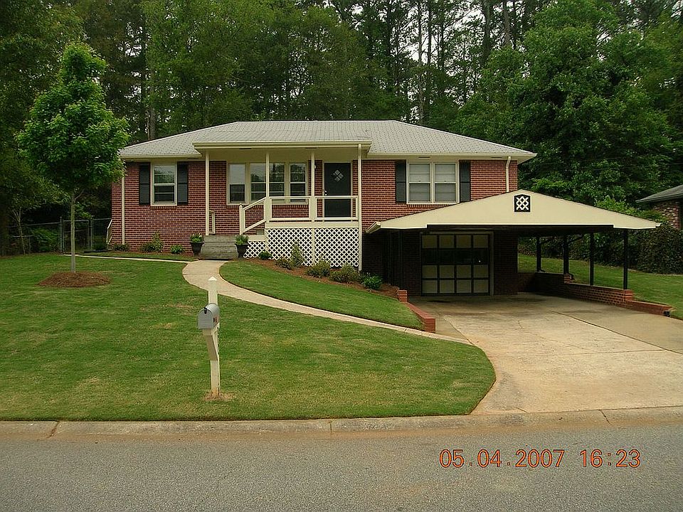 2nd image of 234 Woodview Ln SE